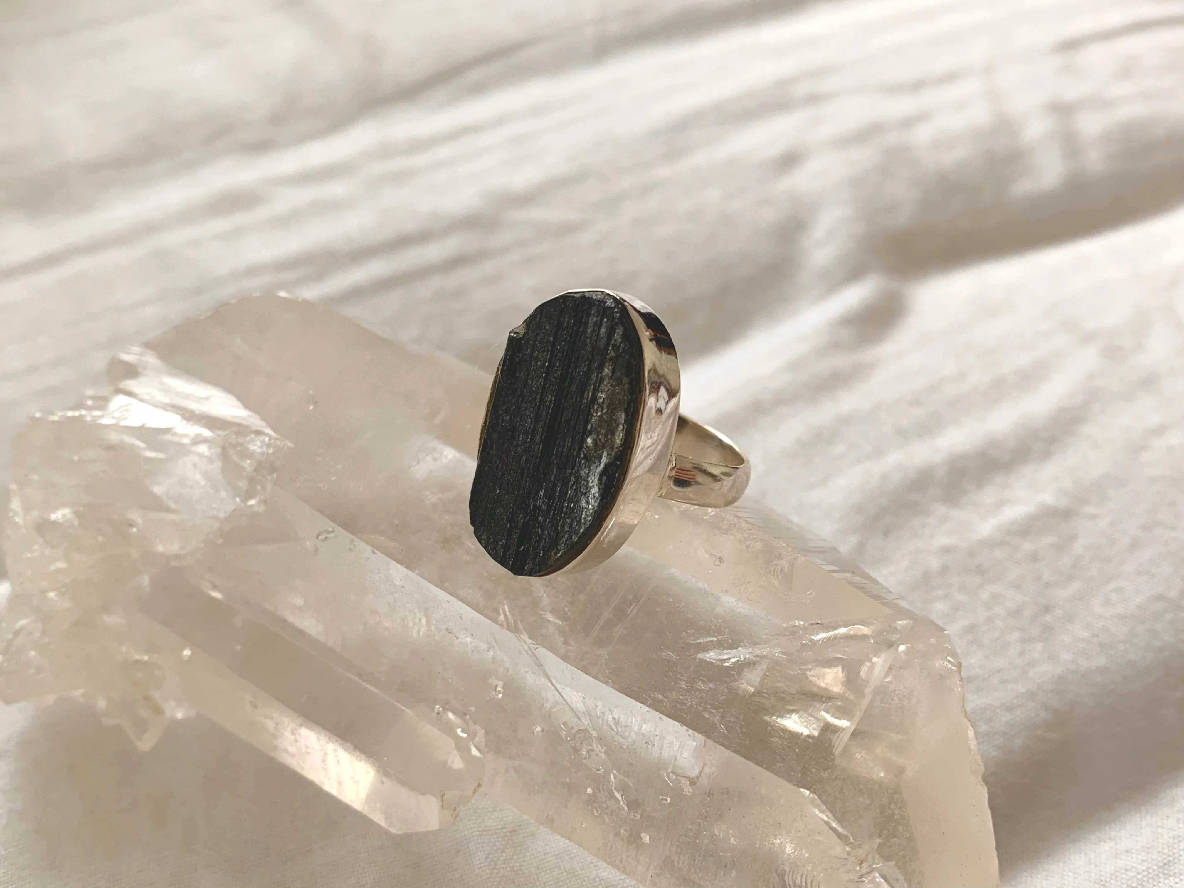 Black Tourmaline Akoni Ring - Oval