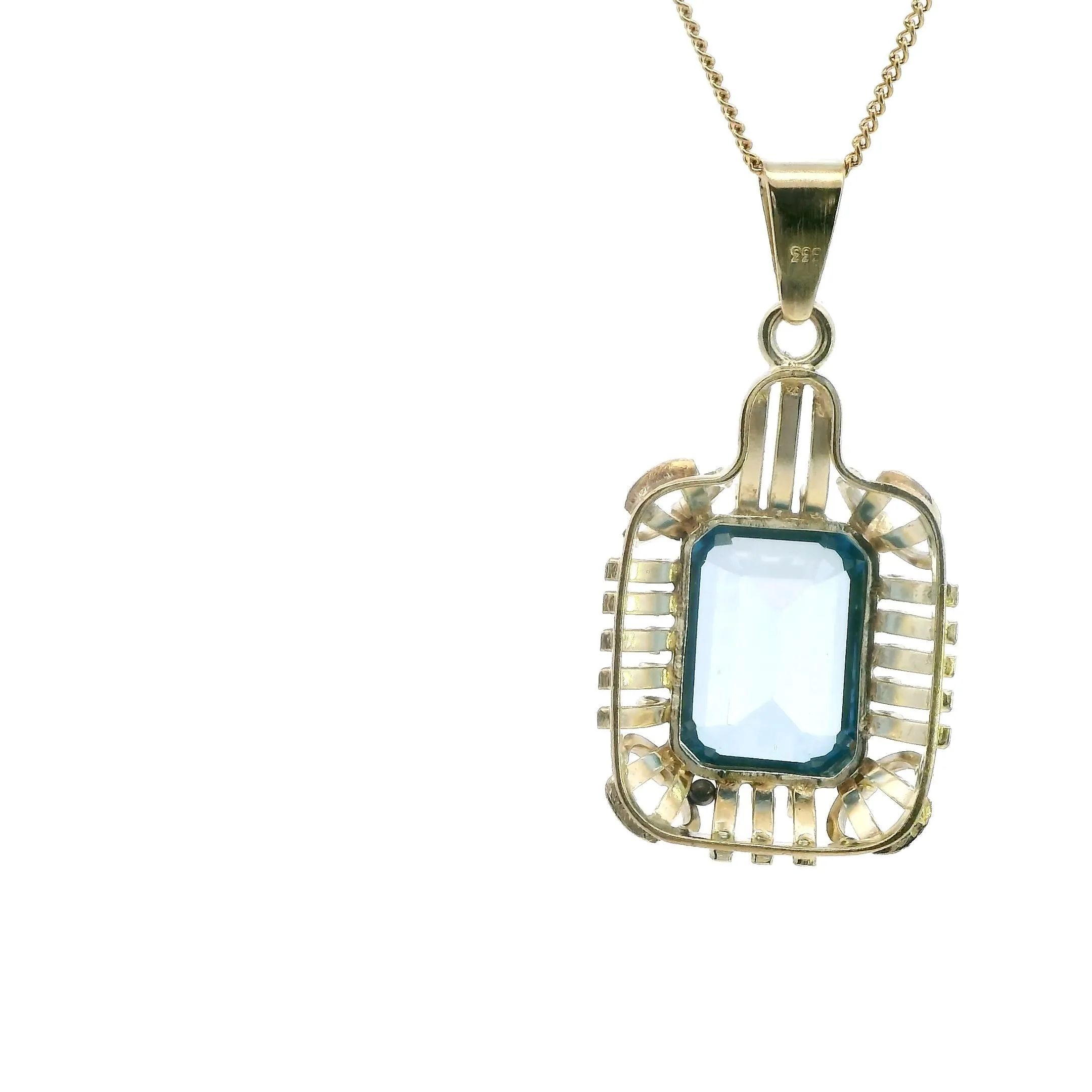 Elegant 8ct Yellow Gold Blue Spinel Pendant - Stunning and Sophisticated