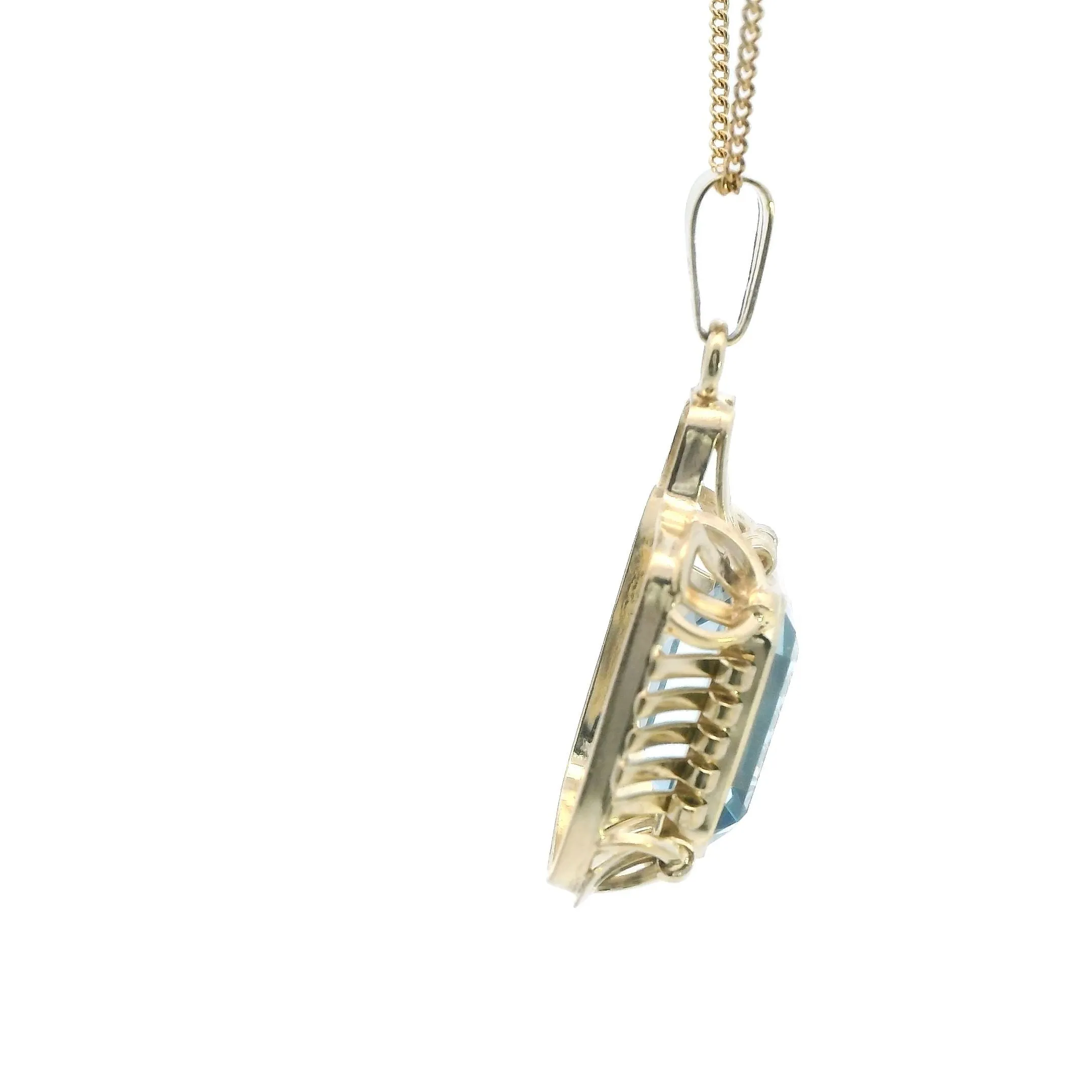 Elegant 8ct Yellow Gold Blue Spinel Pendant - Stunning and Sophisticated