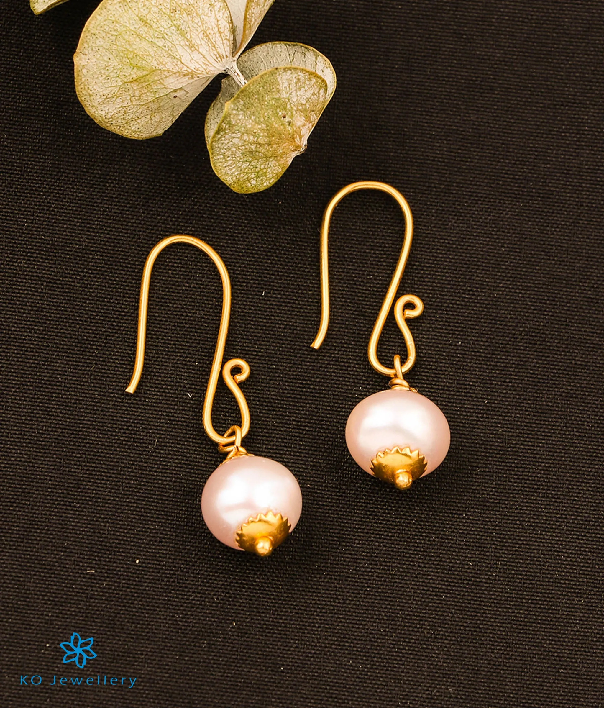 Minimal Pearl Drop Earrings in 22 KT Gold