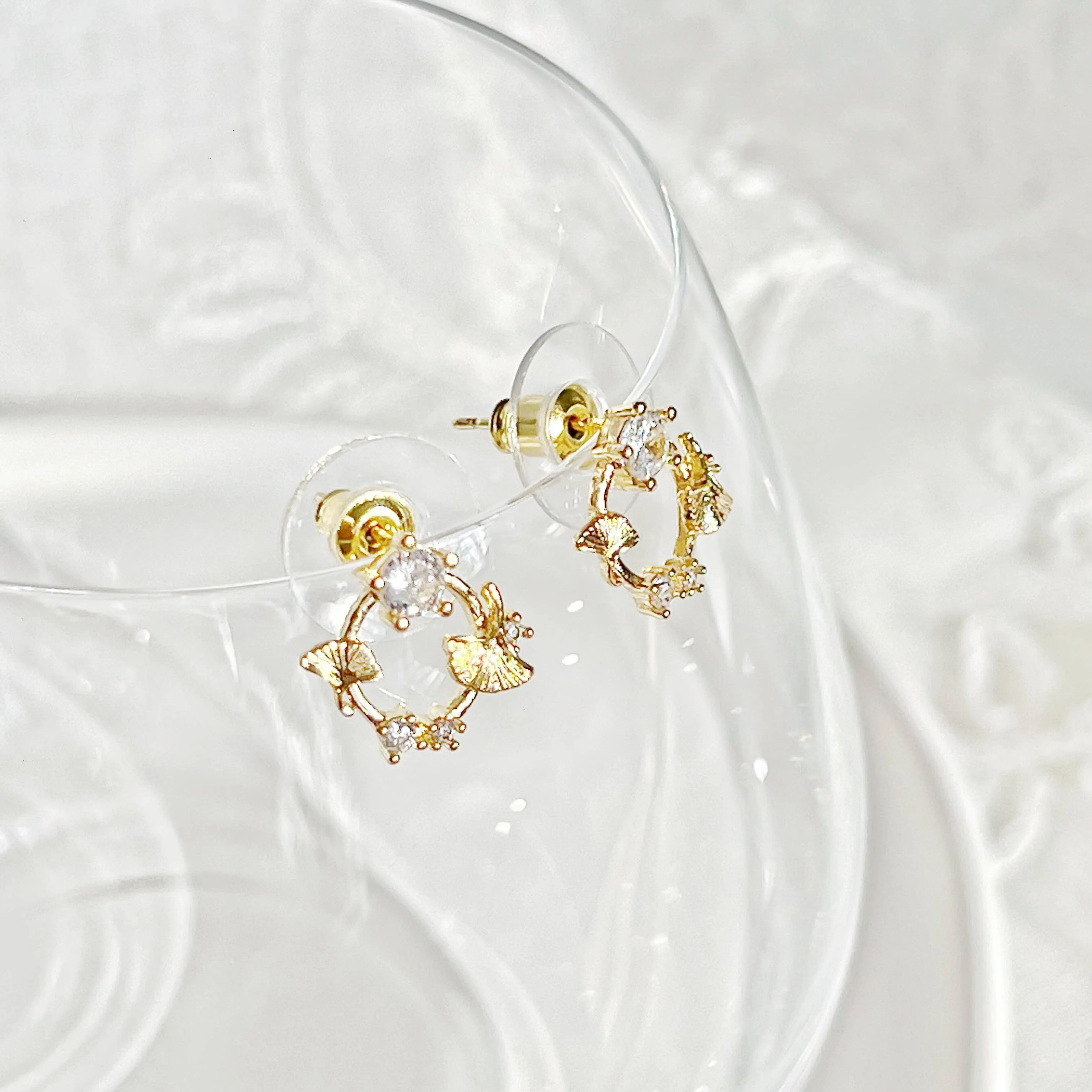 Ninaouity - Gold Ginkgo Leaves Wreath Earrings