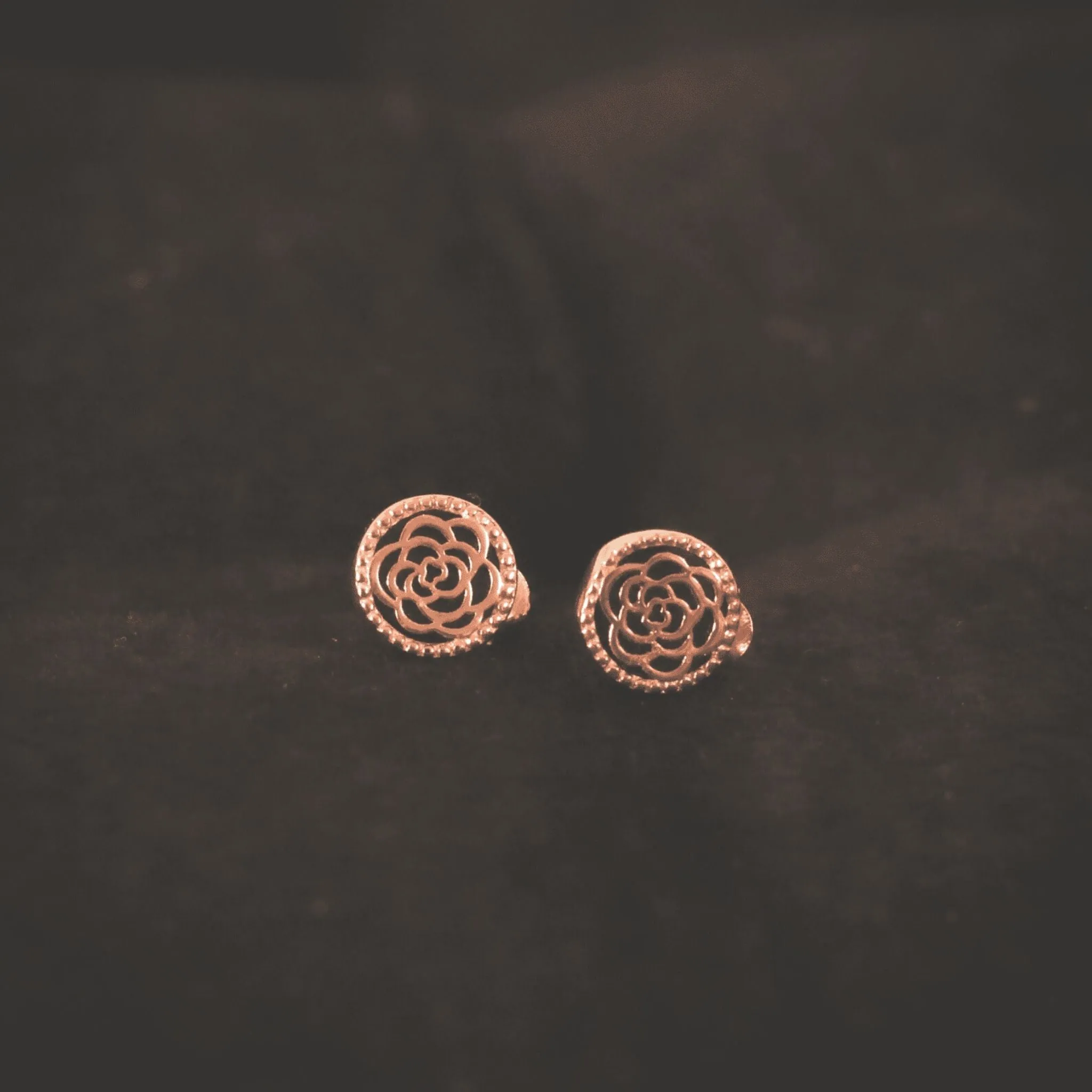 Rose Gold Minimal Round Flower Earrings