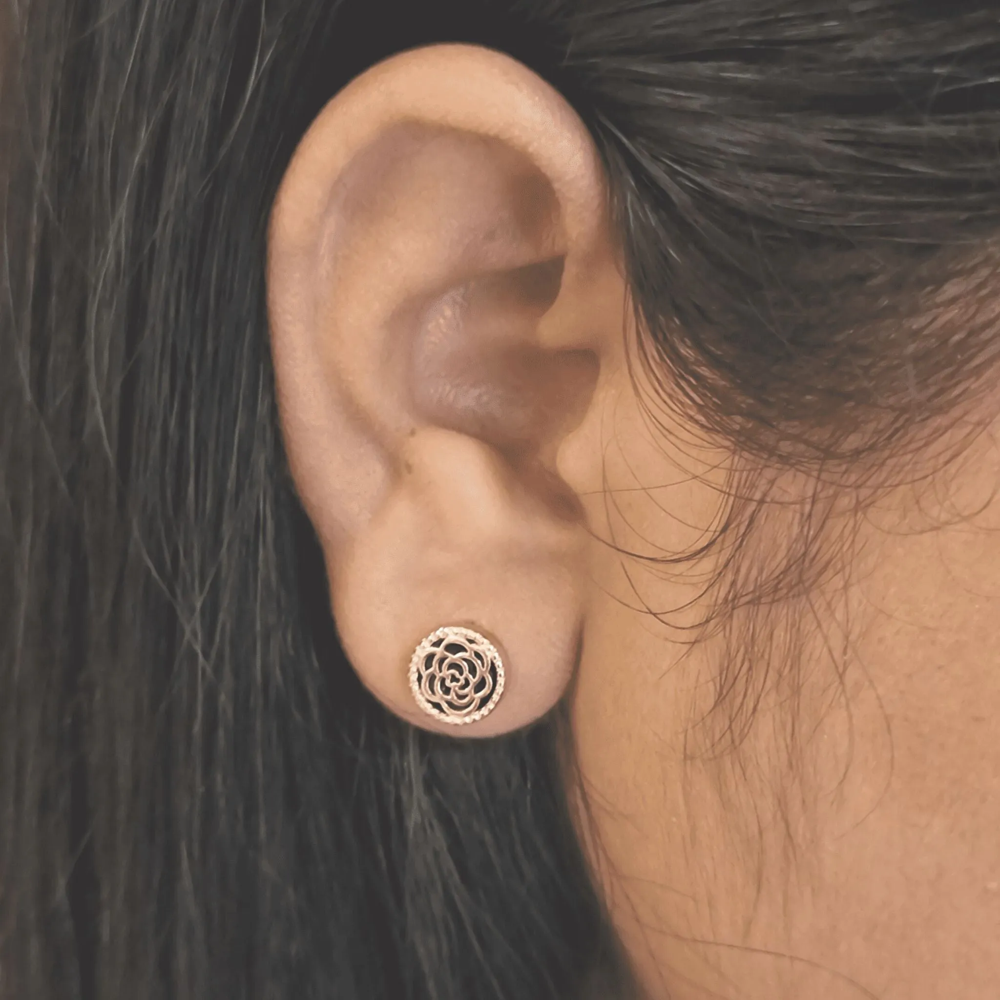 Rose Gold Minimal Round Flower Earrings